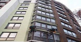 Установка крыши на балкон Новошахтинск цена от 1055 руб. м/2.